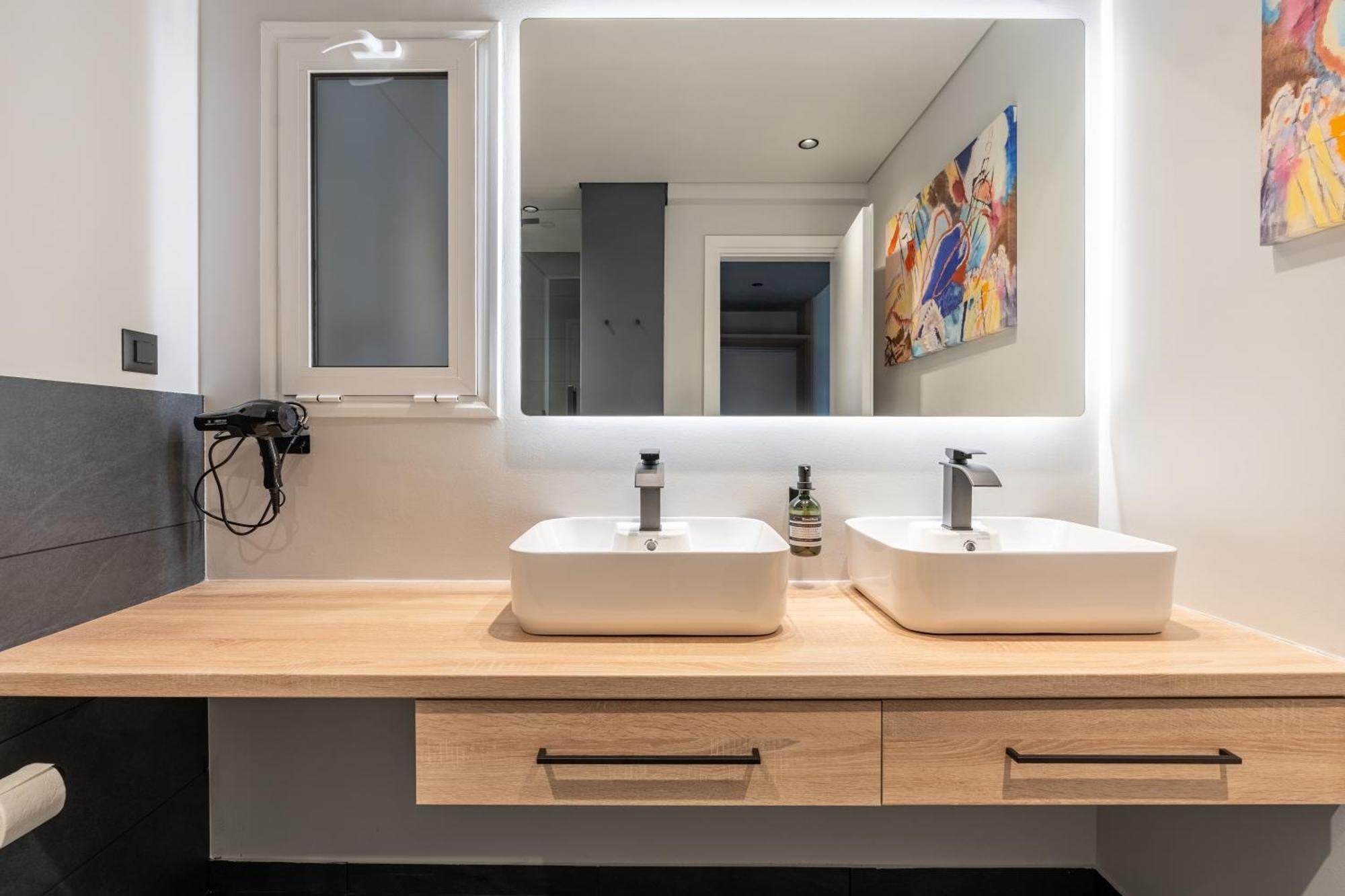 Athena Blue Lux Apartments 2Br 2Ba With City Skyline View, Near Kolonaki Atene Esterno foto